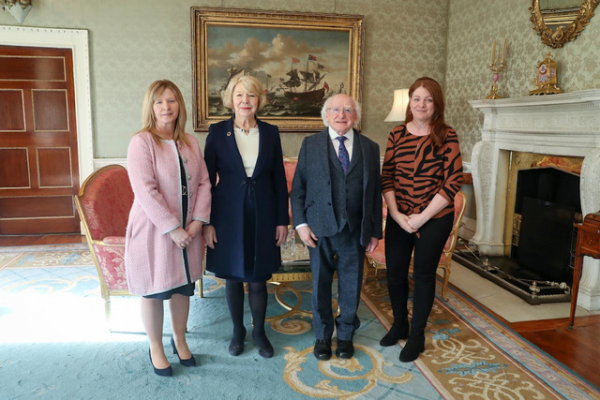 Foireann Bhreacadh in Áras an Uachtaráin le deireanas